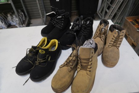 5 pairs of boots / shoes size 43. 1 pair of safety shoes, 4 pairs of boots