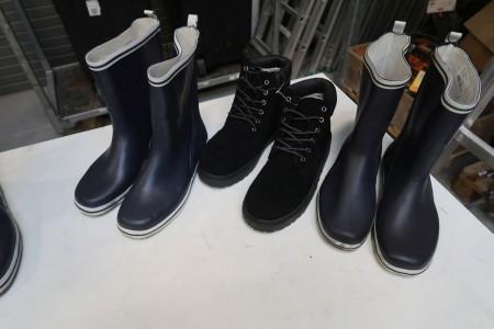 3 pairs of boots / shoes size 44. 1 pair of boots.2 pairs of rubber boots