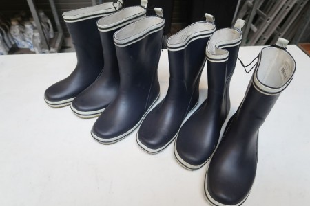 3 pairs of rubber boots size 35