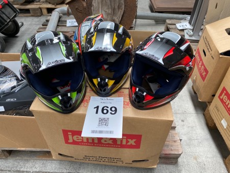 3 crash helmets, brand: Axion