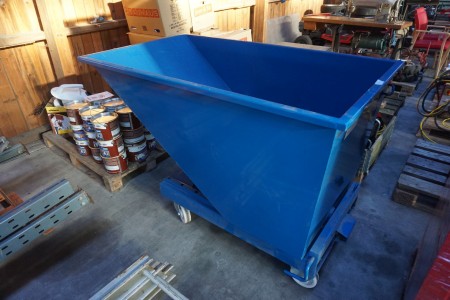 Waste container for pallet gallows