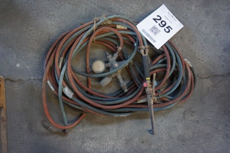Hoses for gas and oxygen set + cutting head and pressure watches