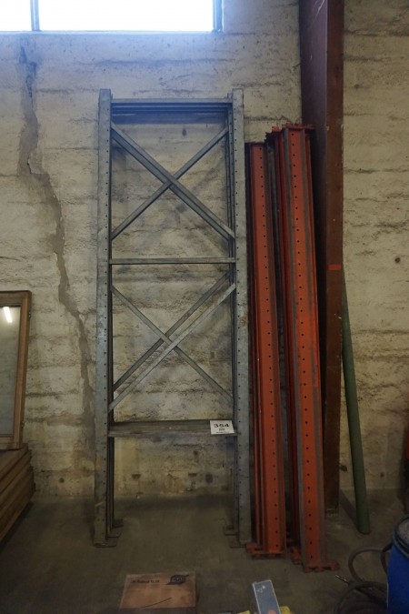 1 compartment pallet rack with 8 beams and 3 gables