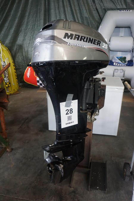 Outboard engine. Brand: Mariner. Model: Fourstroke.