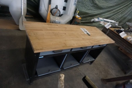 Workshop table with 3 drawers and 3 cabinets.
