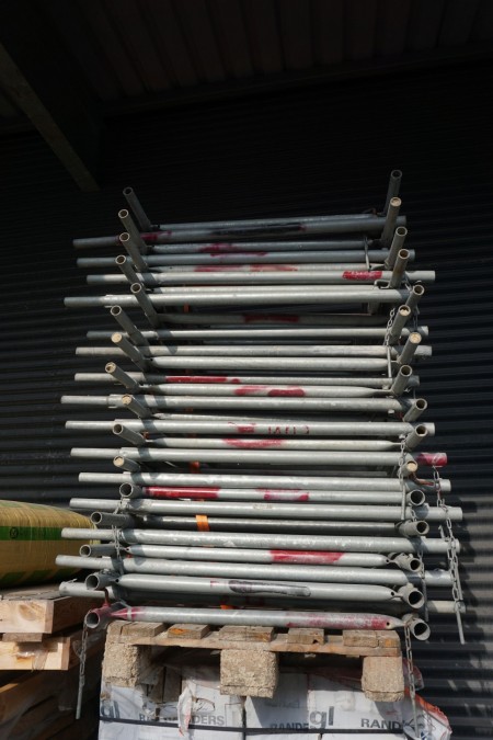 Pallet with 30 pcs. raisers for masonry scaffolding