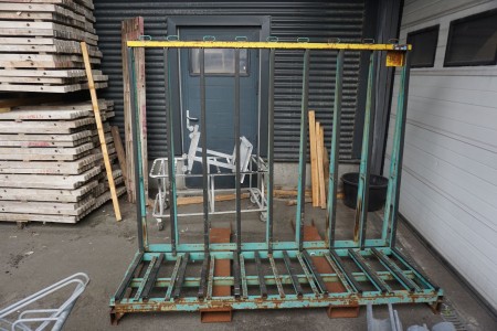 Glass stand mounted on pallet forks + laying trolley