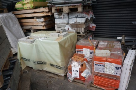 Various pallets with aerated concrete, brick + floor insulation