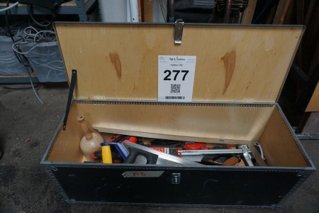 Komplet værktøjskasse med indhold af diverse håndværktøj 