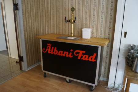 Albani draft beer plant with 2 taps on wheels