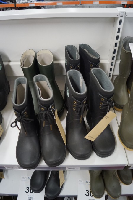 4 pcs. rubber boots, Brand: 1 pc. Dunlop, 3 pcs. Tretorn