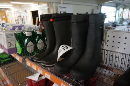 2 pcs. rubber boots, Brand: Tretorn and Dunlop