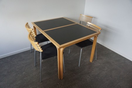 2 Regale + Tisch und Stühle