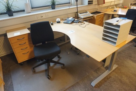 Elektrischer Hubtisch mit Bürostuhl