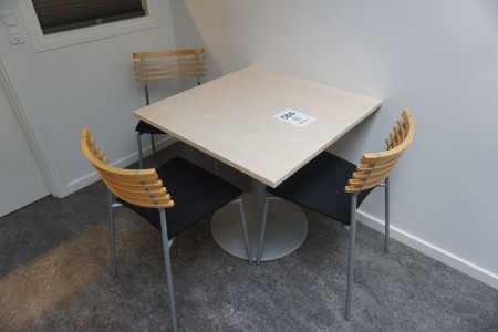 Table with 3 chairs + clothes rack