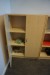 Elektrischer Hubtisch mit Bürostuhl + Bücherregal + Whiteboard