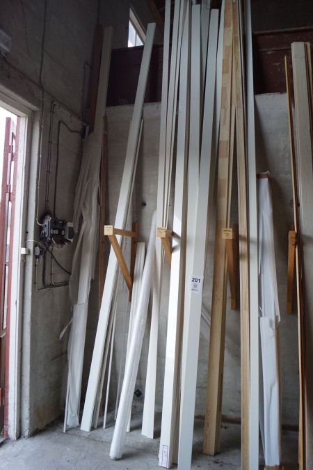 Lot of skirting boards.