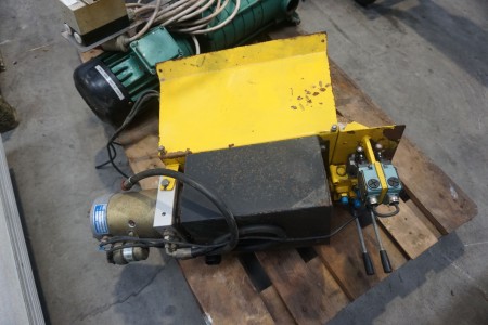 Hydraulic control unit with pump