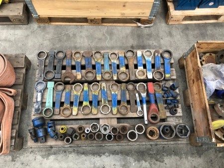 Large batch of wrenches + socket wrenches