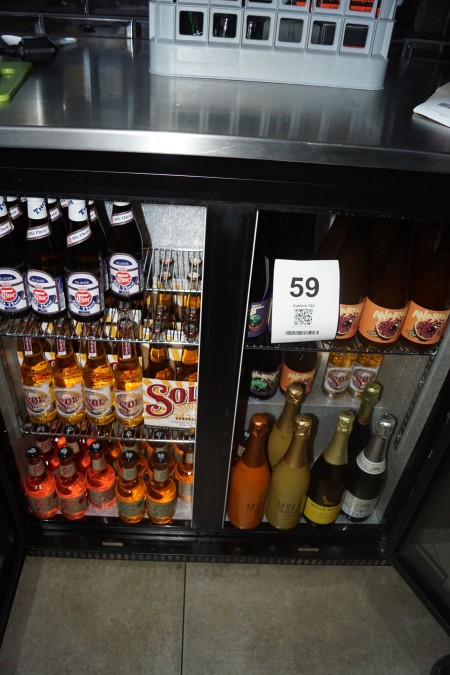 Indhold i køleskab af diverse øl, mokai mv 