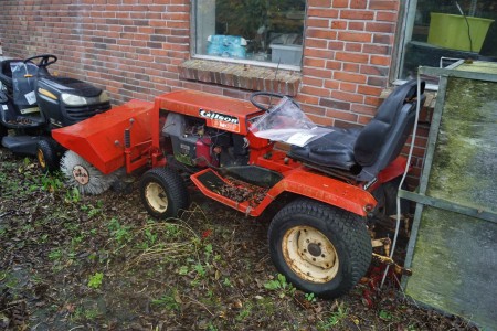 Traktor, Marke: Gilson, Modell: s-twin16hp inkl. Besen.