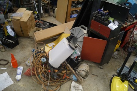 Workshop trolley + various accessories for cutting torch and back sprayer.