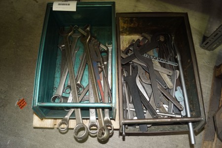 Lot of hand tools + special tools