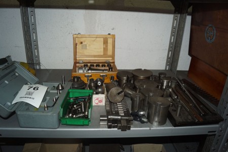 Tool holders + various escape needles etc. Collected on one pallet with lot 58 Dimensions: 1200 x 800 mm Weight 150 kg.