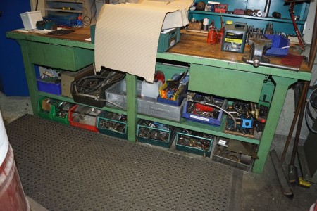 File bench in wood with 2 drawers and 1 vice