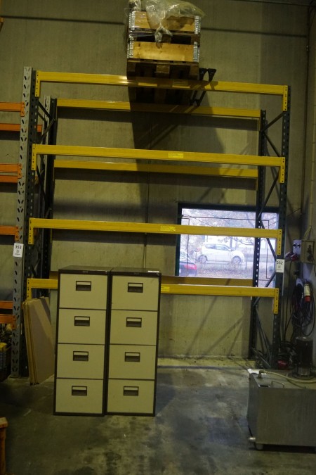 1 compartment pallet rack with 8 beams and 2 gables