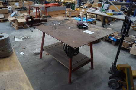 Iron workshop table including vices