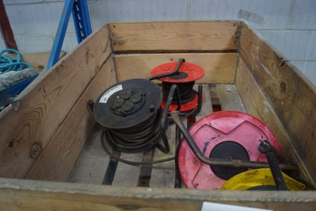 4 pcs. cable drums + 2 pcs. switchboards and various wires
