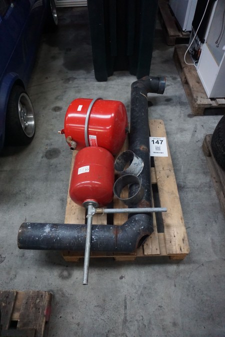 Expansion tank + exhaust pipe