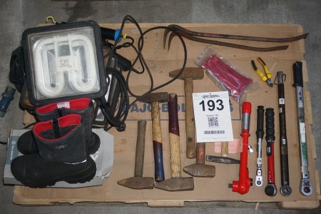 Lot of hand tools + work lamps + work shoes