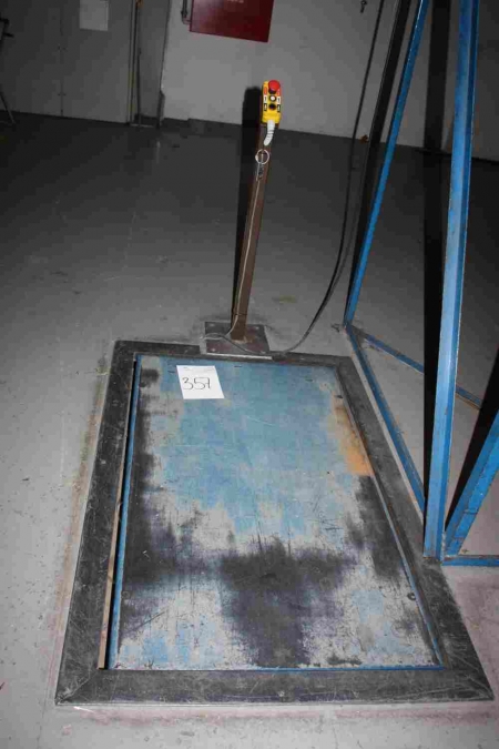 Hydraulic lifting table