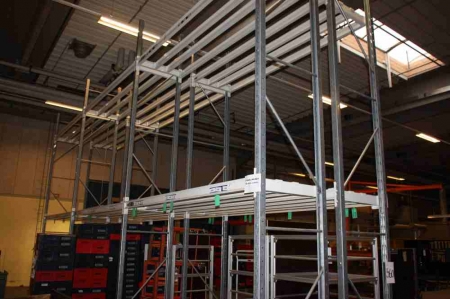 2 x pallet racking, 3 sections, 6 beams with intermediate beams, length: 3 meters, max. weight / pallet: 400 kg. Height approx. 6 meters. Truck Protection
