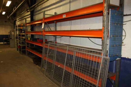 Pallet rack for half pallets, 2 sections, 6 beam, 3 feet, 3 tons. Height app. 240 cm. Debth app. 60 cm + 3 grid fences, 8 wheel carriages