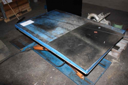 Electro-hydraulic lifting table, TCB-750 kg. 150 x 100 cm + steel cabinet with content