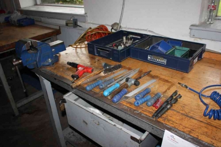Work Bench, 150x80cm + vice + drawer + content