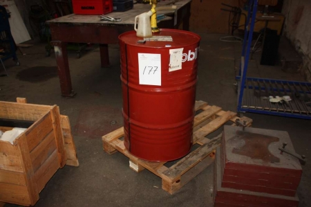 Oil Barrel, 200 liters, opened, Mobil DTE 25 + oil pump