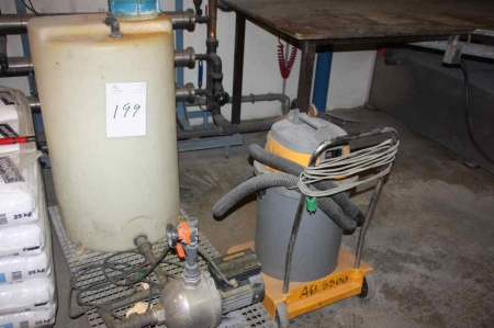Water pump + plastic barrel, 200 liters + vacuum cleaner, Ghibli. Combined Lot 190 to 207 incl. may be sold by privat treaty not later than 12. November 2012