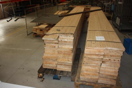 Large lot glulam on 4 pallets. Two pallets with a length of approx. 6 meters. 1 pallet: length approx. 4.5 meters. 1 pallet, length approx. 1.3 meters.