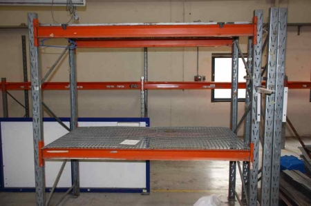Pallet rack, 4 beams, width approx. 180 cm, height approx. 2 meters, with grid + wire rack + 2 extra rack gables