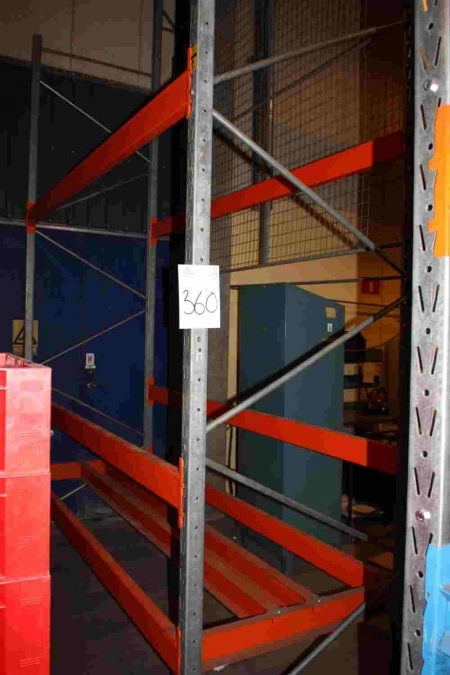 1 sections pallet racking, Nordplan, 6 beams, 2 reinforced, length 3 meters. Max weight / pallet: 1000 kg. Height approx. 5 meters. Truck Protection
