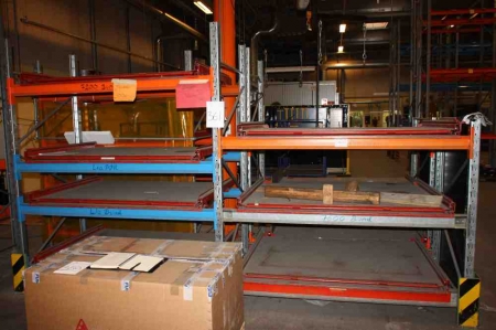 2 sections pallet racking, 14 beams, Beam: 2 meters, fitted with 7 pallet pull-out shelves in double width. Height: approx. 1.5 / 2 meters. Truck Protection