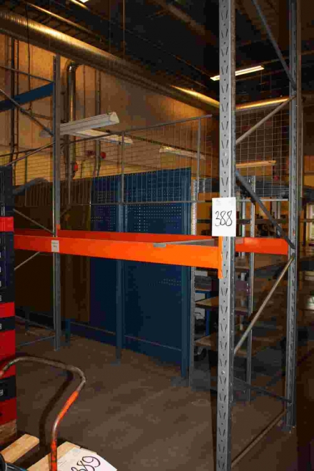 2 sections pallet racking, 4 beams, length: 3 meters, max. weight / pallet: 800 kg.