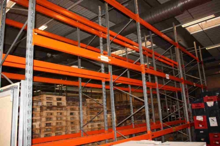 3 sections pallet racking, 18 beams, length: 3 meters + 1 sections pallet racking, 7 beams, length: 1 meter. Weight / pallet: 800 kg. Truck protection. Height approx. 6 meters. + 3 sections pallet racking, 18 beams, length: 3 meters + 1 sections pallet ra