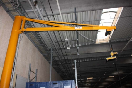 Column jib crane with electric hoist, 125 kg, Konecranes. Height below hook app. 4 meters, reach app. 3.5 meters + 2 lifting yokes