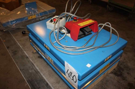 Electrohydraulic lifting table with swivel base, unused, Translyft 500 kg. 90 x 65cm