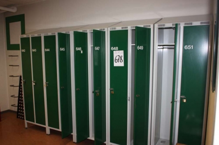 9  2-compartment lockers